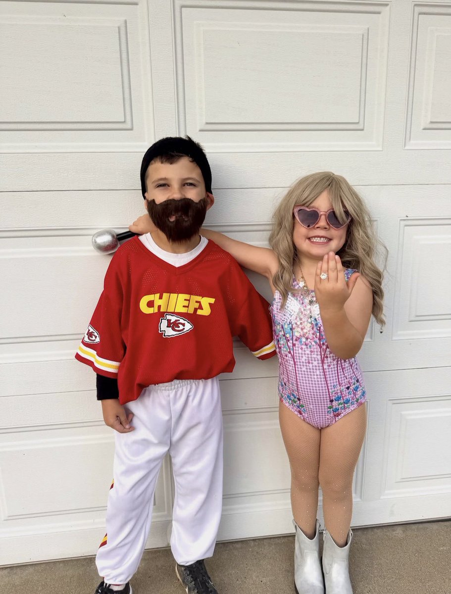 BBQChiefs's tweet photo. ❤️💛🫶

(📸 IG/jessicannelmlinger) https://t.co/0mMZH2HC3f