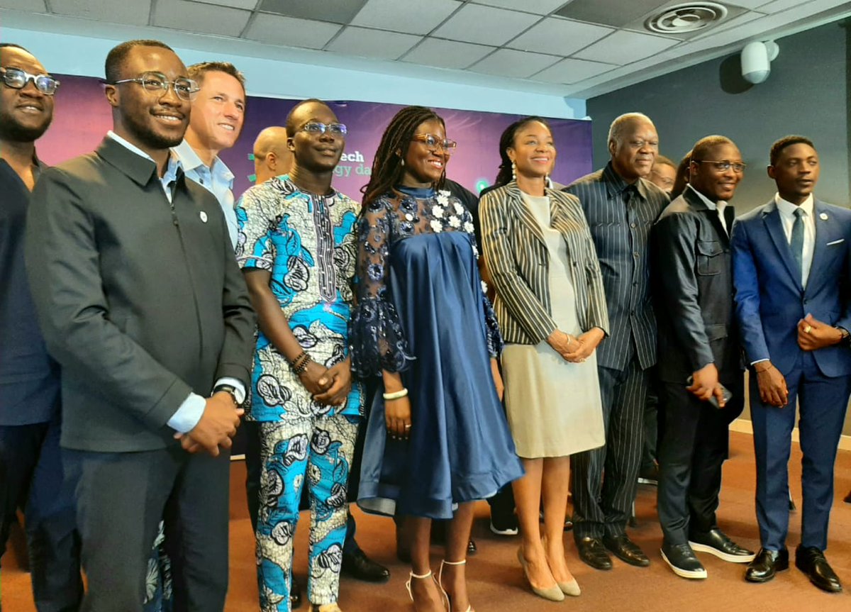 FranceauTogo's tweet image. #TogoTech💡 | Le Togo, terre de tech et d’ambition digitale 🇹🇬💻

📢 Une quinzaine de startups togolaises passent à l’action pour façonner l’avenir numérique du pays : la TogoTech est officiellement lancée !

✨ L’Ambassade de France félicite Matina Gaël Egbidi, présidente de ce…