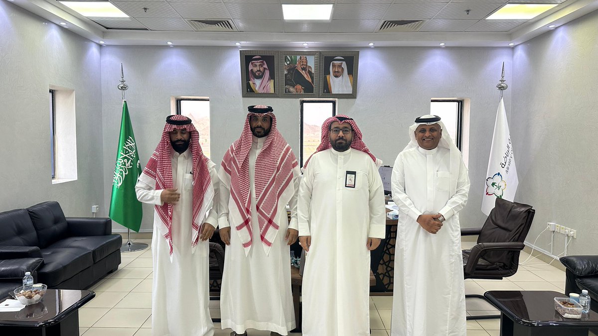 تشرف رئيس مجلس إدارة جمعية الشوامخ الرياضية بزيارة مدير مكتب فرع وزارة الرياضة بالعاصمة المقدسة الأستاذ عمر قاضي المدني, لعرض منجزات الجمعية المحققة خلال هذا العام لخدمة الرياضة بمكة وقد حازت على رضا واستحسان المدني ووجه بمزيد من التعاون والتمكين لتحقيق أهداف دولتنا الرشيدة…