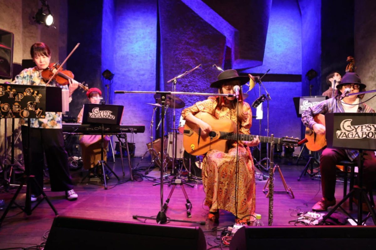 ふらっとムサシノ2025🍺スクリーントーンズさん最高！久住さんの描く歌詞の世界観や表現が本当に素敵で涙出ちゃいました。フミくんのロックなギターもバンドの演奏もかっこよかった🎸GVもバンド編成で楽しかった！久しぶりのスタパは帰って来た感もあって嬉しかったです🥹ありがとうございました。