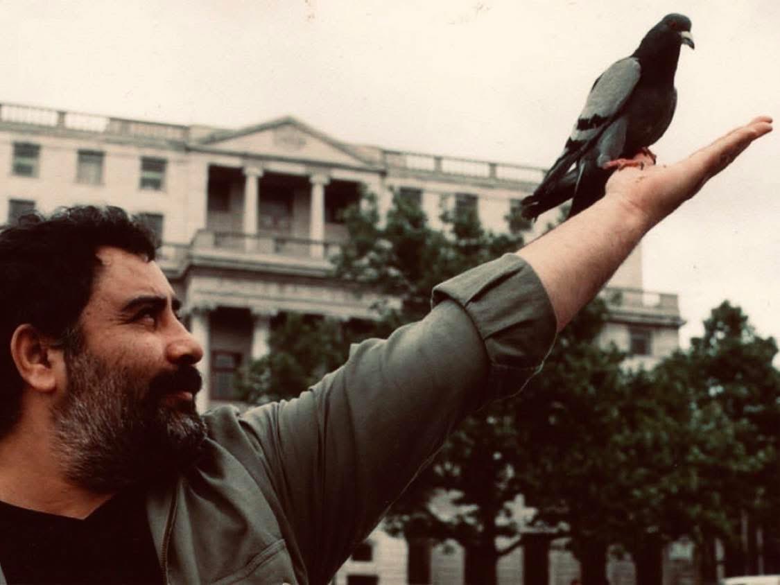 Sesi kâh bir çocuğun, kâh bir mahkumun, kâh bir sevdalınındı. Düşüncesi, kimliği ne olursa olsun her insanın dinlerken “Bizdendi” diyebileceği biriydi.'
 ‘Sevgi, saygı ve özlemle iki gözüm.'
 #AhmetKaya
#28.10.1957