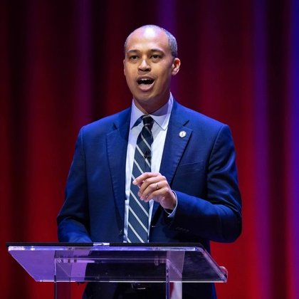 vacollegegop's tweet image. 🚨 BREAKING: Jason Miyares is now up MASSIVELY over pro-violence candidate Jay Jones!

🟥 Miyares: 46% (+8)
🟦 Jones: 38%

Jay Jones is COLLAPSING after being exposed for wanting the children of his political opponents KILLED. 

Go Virginia!

Roanoke | 10/22-27 | N=1,041LV