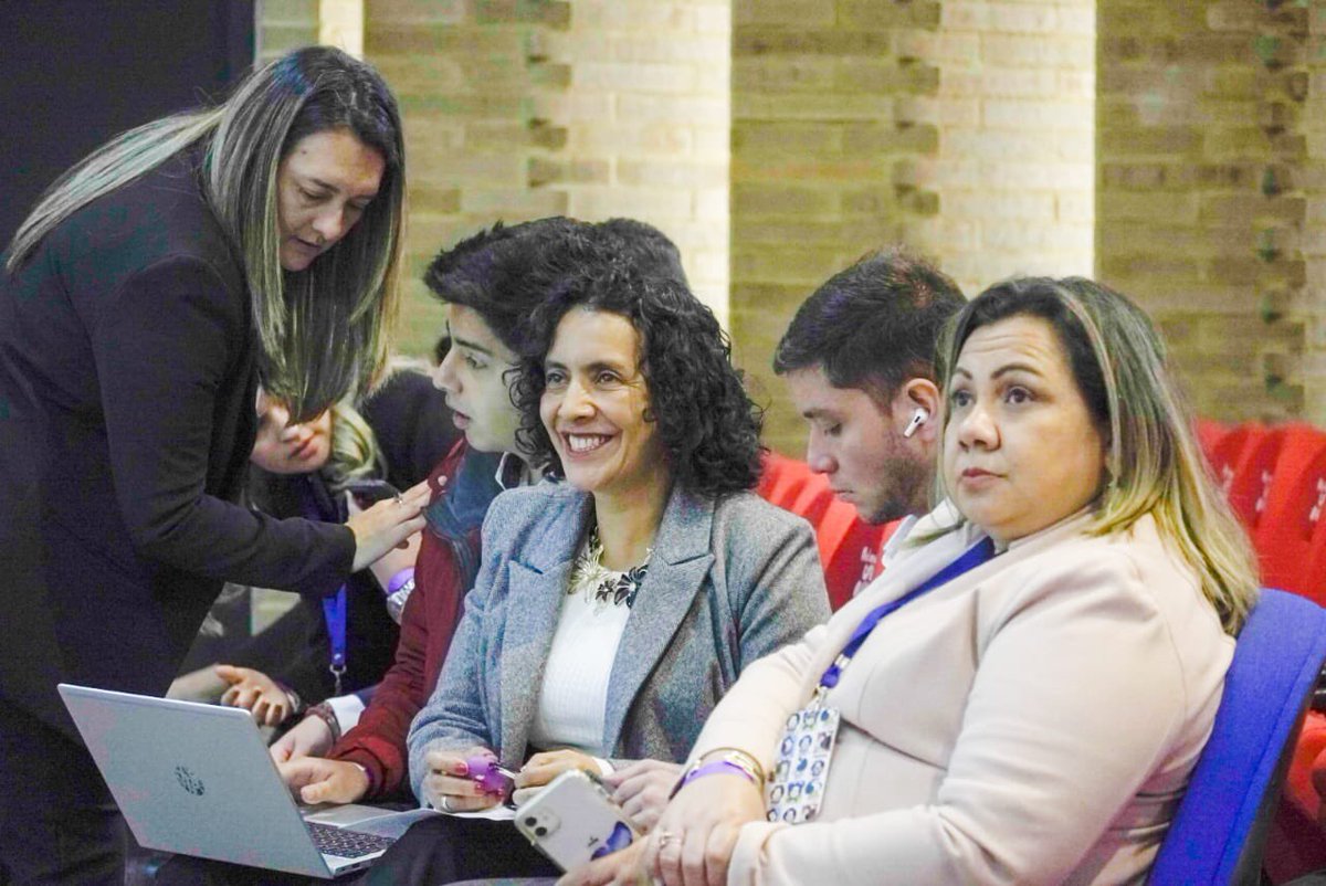 DAFP_COLOMBIA's tweet image. La directora de Gestión y Desempeño Institucional del @DAFP_COLOMBIA , Luz Daifenis Arango Rivera, destacó la visión estratégica del #MIPG y los avances y desafíos del modelo, que ofrece herramientas para fortalecer la gestión pública en todo el país. 

@mariellabarrag3