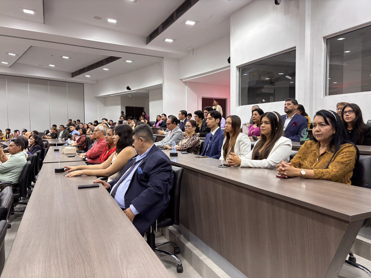 DEC_INV_ESPOL's tweet photo. Con un mensaje de bienvenida cargado de orgullo y motivación, el Dr. Carlos Monsalve, nuestro Vicerrector de I+D+i, inauguró la ceremonia Cuartiles Mayores 2025.
👏 Gracias a todos quienes hacen de @espol una institución referente en ciencia, innovación y excelencia. https://t.co/yABOHS71kH