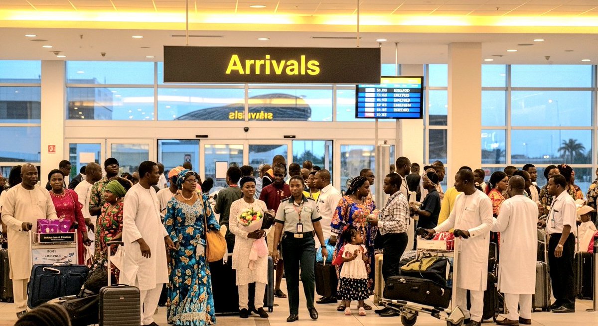 jetexclusiveltd's tweet photo. Nobody:

IJGBs in Nigerian Airports this December https://t.co/WCiX7xKj9T