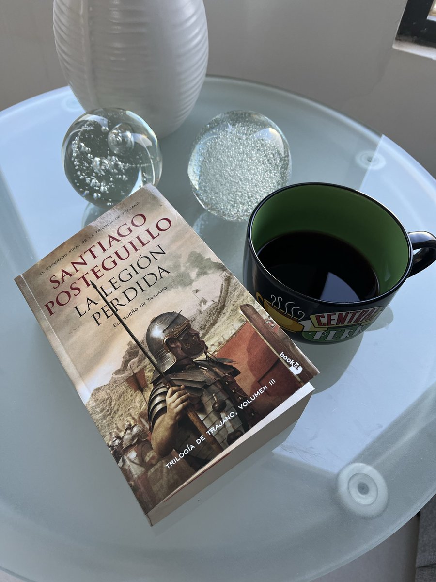 bettypecas's tweet photo. Qué bonito es leer a Santiago Posteguillo 🙌🏼. https://t.co/4sxIOHkuQS