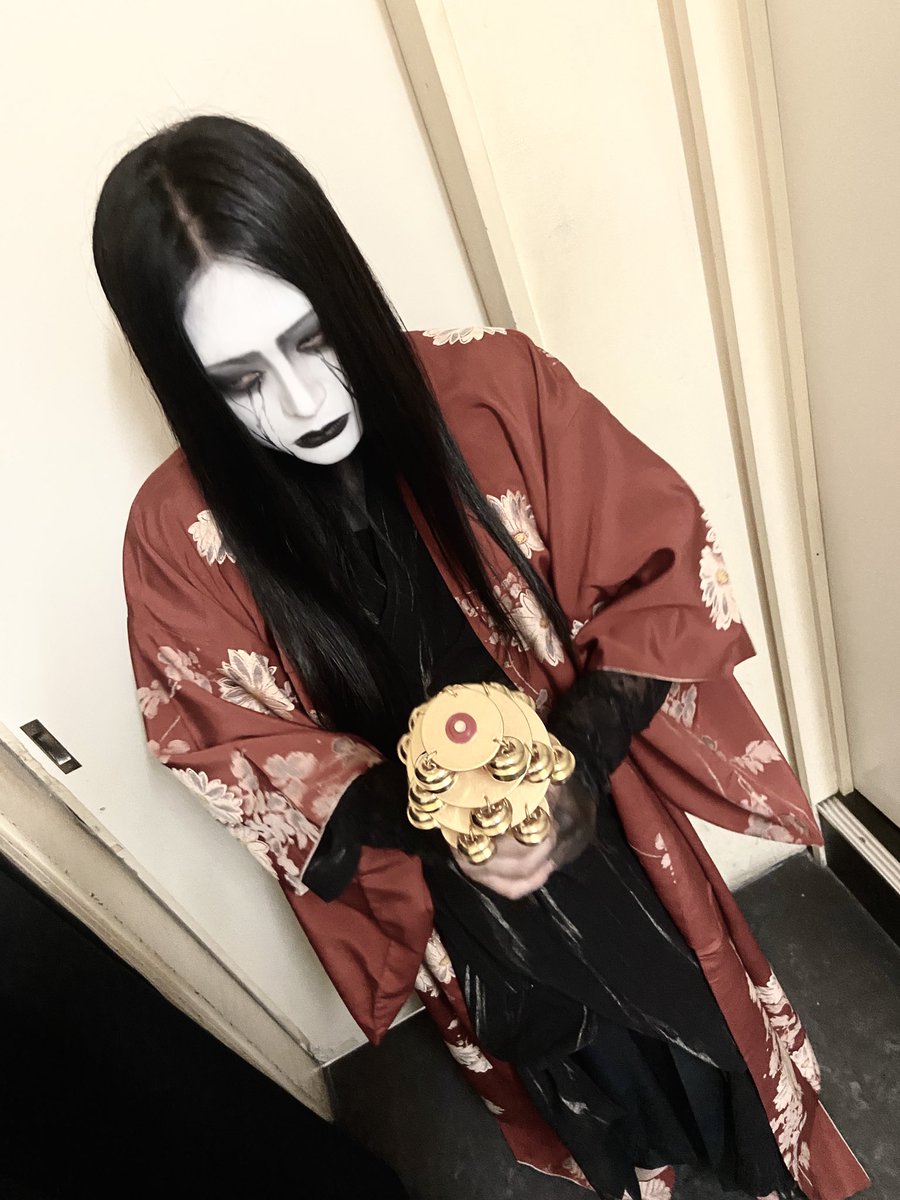 10/30 池袋Blackhole

「神楽鈴の徘徊者」コスプレでした。

シャンシャンしまくりました🛎️