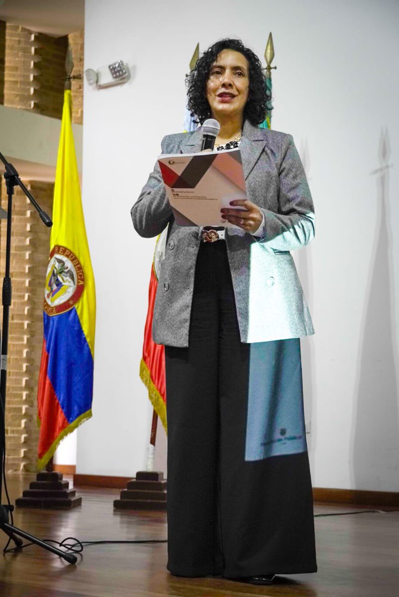 DAFP_COLOMBIA's tweet image. La directora de Gestión y Desempeño
Institucional del @DAFP_COLOMBIA , Luz
Daifenis Arango Rivera, destacó la visión estratégica del #MIPG y los avances y desafíos del modelo, que ofrece herramientas para fortalecer la gestión pública en todo el país.

@mariellabarrag3