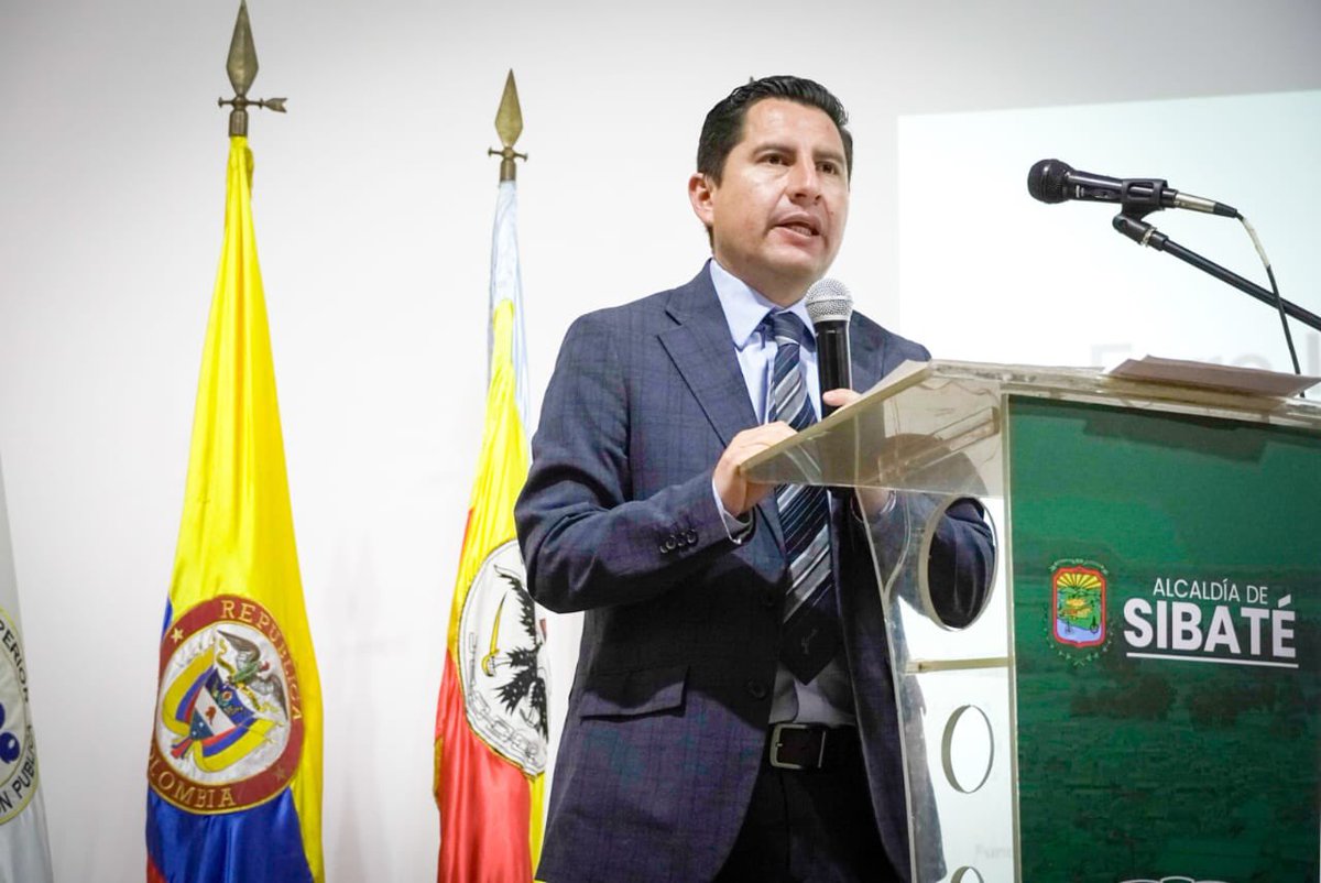 DAFP_COLOMBIA's tweet image. El alcalde @ALCALDIASIBATE , Luis Manuel González, afirmó que el Foro Internacional del #MIPG es una oportunidad para reflexionar sobre la evolución de la administración pública y reafirmar que la planeación, la transparencia y la innovación son pilares del servicio público.