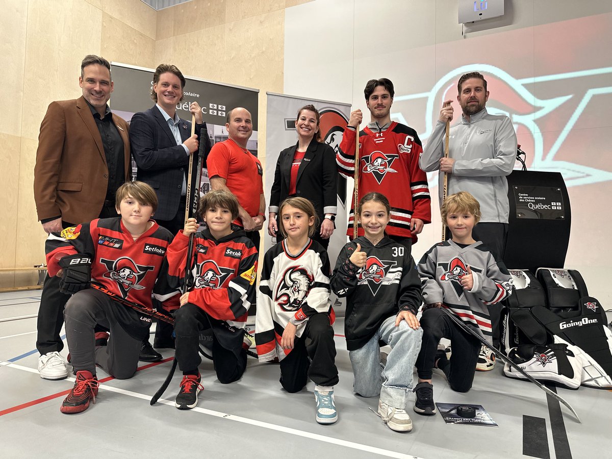 Plus tôt ce matin, c’était le dévoilement du projet communautaire « Équipés pour jouer ». 🙌🏼

Les Voltigeurs remettront 50 000$ en valeur d’équipement sportifs aux écoles primaires du grand drummond, d’ici 2030. ❤️‍🔥 

Les détails 👉🏼 t.ly/Nj_

#Communauté | #GoVolts