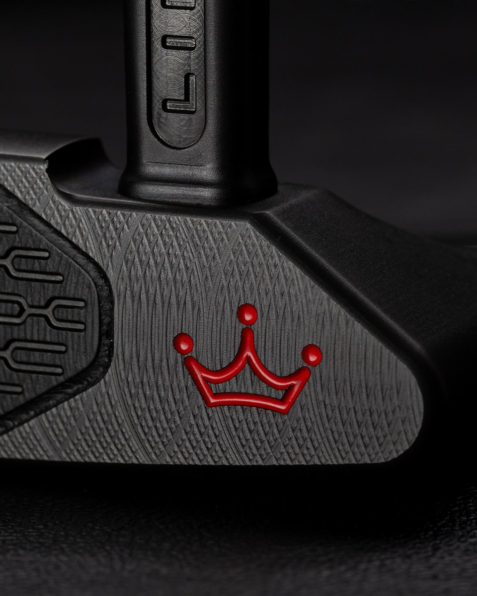 The Studio Xperimental Limited Squareback 2 features Scotty’s Steel Gray finish giving a stealthy look with the putter’s classic alignment features. With a black, nickel-plated Studio Carbon Steel (SCS) face insert, this compact mallet has an engraved I-beam plumbing neck for