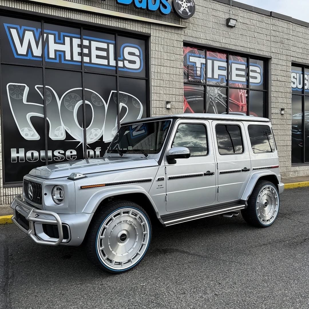 voguetyres's tweet photo. Have you ever seen Vogue Tyres on a G63 ?🤔
Fresh off the lot 2025 G63 with 🔵⚪️ #VogueTyres with a set set of @vossen #HF9 wheels done by @houseofdubs
#houseofdubs #anotherfirst #vossen #vogue #notdoneyet #thatbihcold #voguelife #benz https://t.co/FNwYPScOPK