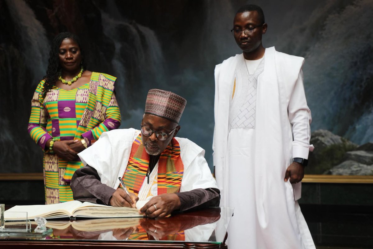 NamibiaGhana's tweet photo. President Netumbo Nandi-Ndaitwah today received Letters of Credence from H.E. Alhaji Abdul Rahman Harruna Attah, High Commissioner of the Republic of Ghana.
#Namibia #namibiaghana #NovemberInNamibia https://t.co/cxMf9OxvWk
