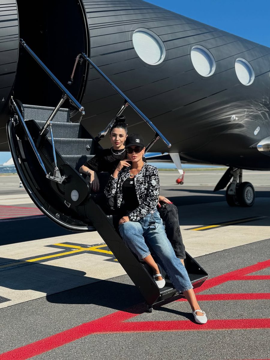 AlanSemsar's tweet photo. Black jet energy 🖤 last Monaco trip, departure from Aéroport Nice Côte d’Azur
#AviationInfluencer #PrivateJetLife #visitCôtedAzur #moaco #BlackJet https://t.co/MSB0OOlSxk