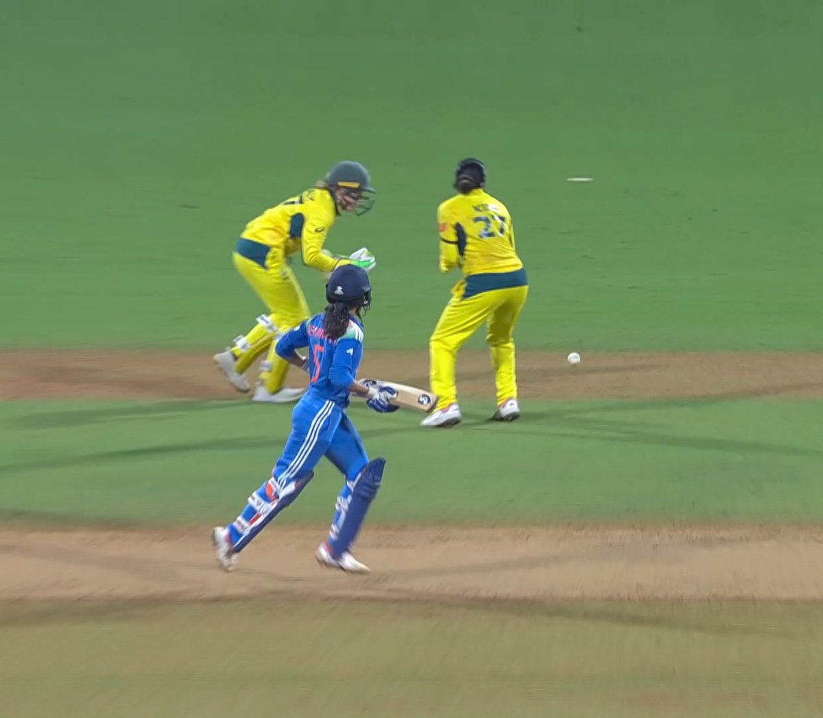 RichKettle07's tweet image. 1.4 Billion 🇮🇳 says - &apos;Thank you Alyssa Healy&apos; 😨