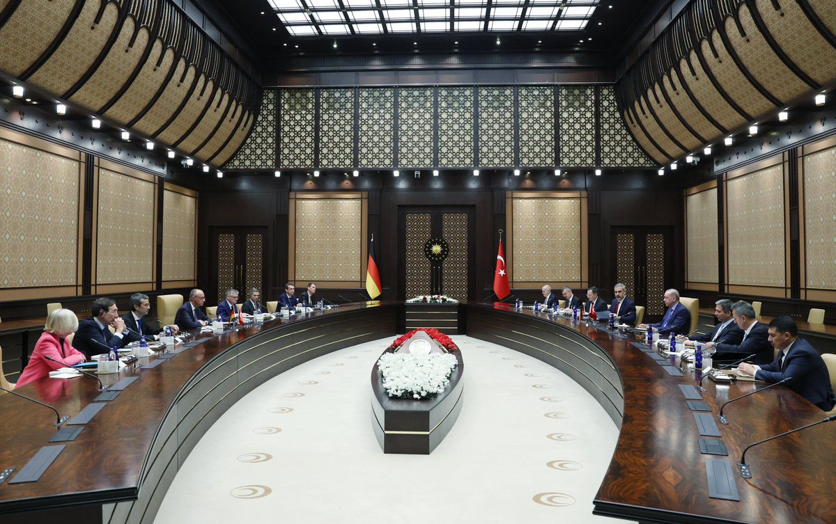 📍Cumhurbaşkanlığı Külliyesi

Cumhurbaşkanımız, Genel Başkanımız Sayın <a href="/RTErdogan/">Recep Tayyip Erdoğan</a>’ın liderliğinde, Almanya Başbakanı Friedrich Merz ve beraberindeki heyetle, heyetler arası görüşmelere iştirak ettik.

Görüşmelerde; Almanya’da yaşayan vatandaşlarımızı ilgilendiren başlıklar başta