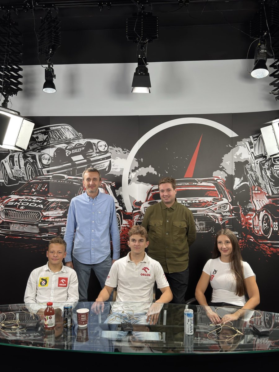 Dziś, 30 października, uczestniczyłem w warsztatach medialnych prowadzonych przez <a href="/SokolimOkiem/">Mikołaj Sokół</a> i <a href="/KAWizja/">Krzysztof A. Woźniak</a>, które pomogły mi, ale również <a href="/KacperRajpold/">Kacper Rajpold</a> <a href="/MichalinaSabaj/">Michalina Sabaj</a>. Miło było się spotkać i popracować z kolegą i koleżanką z Akademii Motorsportu ORLEN 🙂

<a href="/Motowizja/">Motowizja</a> <a href="/TeamORLEN/">ORLEN Team</a>