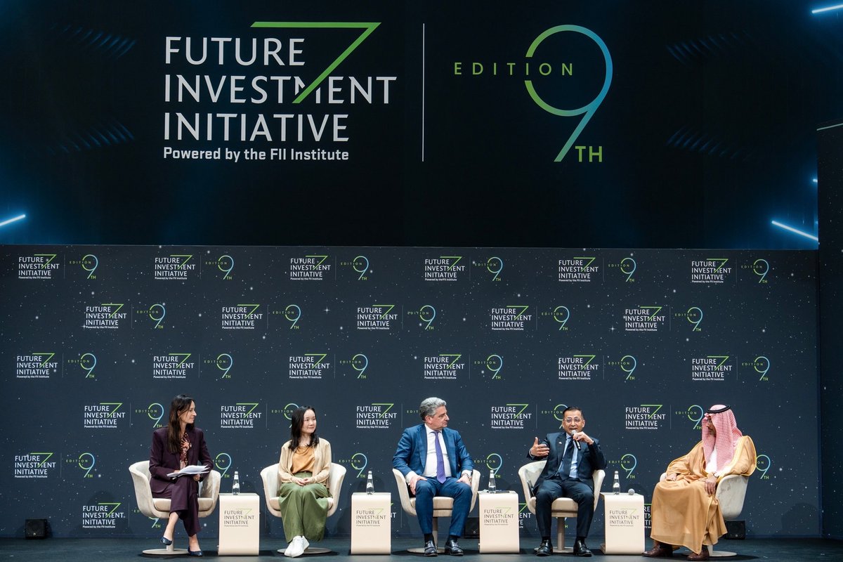 FutureTechs2040's tweet photo. خطوة جديدة نحو ريادة التقنية في السعودية!
شركة @alat_tech تُعلن عن افتتاح أول مصنع لها في الرياض عام 2025 لإنتاج الحواسيب والخوادم.
على أن يبدأ تصنيع الهواتف الذكية عام 2026.

🔹 تصنيع محلي للحواسيب والخوادم
🔹 إطلاق أول هواتف ذكية العام المقبل
🔹 خطوة نحو توطين صناعة الأجهزة الرقمية

⁧#مبادرة_مستقبل_الاستثمار⁩
#تقنيات_المستقبل