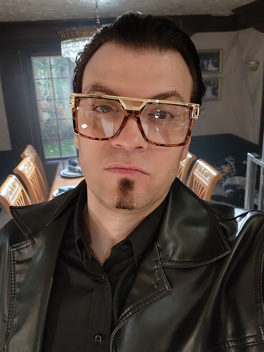 On the set of my latest film where I play a really fun character. Can't say anything more just yet, stay tuned!! #actor #newmovie #dreambig #mob #youtalkintome #nyc #Italians #Italiano #gangster #mafia