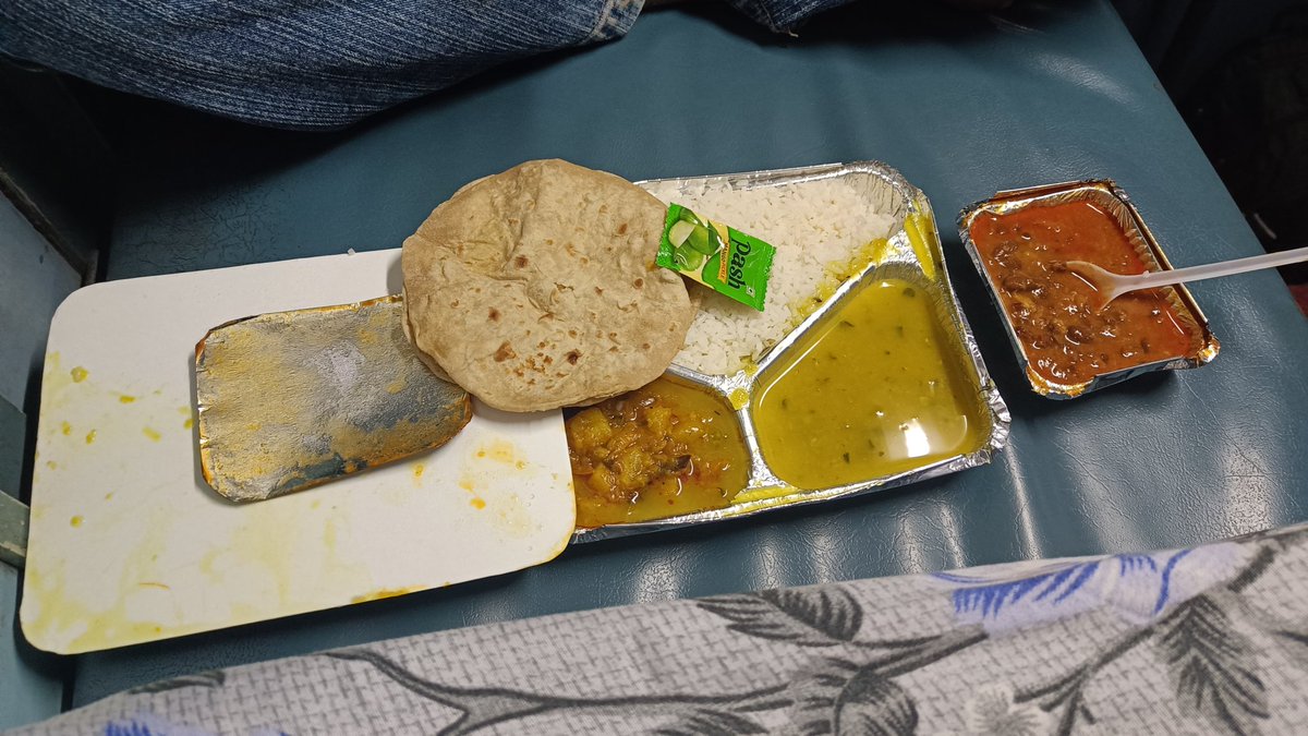 MrRaman2008's tweet photo. My Complain no. 2025103009407
Veg thali standard 80 but i have received 130 bill and I will pay 130 @RailMinIndia @RailwaySeva @RailwayNorthern https://t.co/aZTStdASxf
