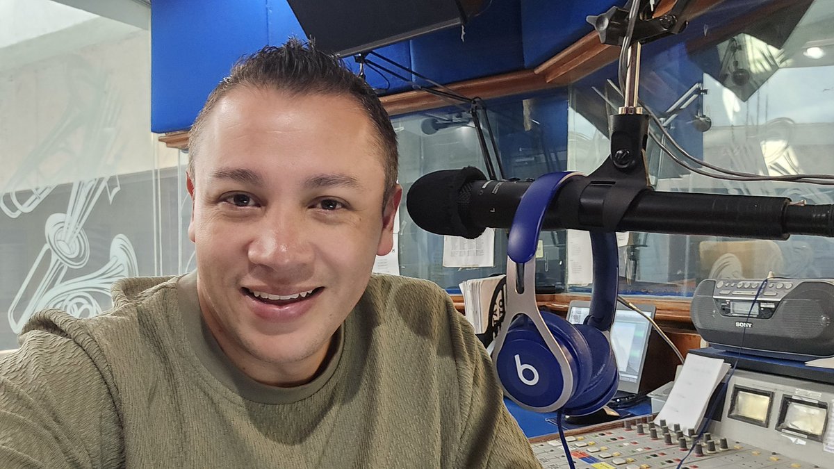 ¡Ya inició #ZONAdeConexión en @ZONA3Noticias! 🔌🎵🎙️
¿Qué canción quieren escuchar #Detonadores? 💥 

#️⃣ Participen en el hashtag:
#SoloEspero... 

Estoy #EnVivo de 10 a 11AM por el 91.5FM 📻🎙🎶
🔊 Escuchen por Internet vía <a href="/tunein/">TuneIn</a> 👉 n9.cl/vfholg