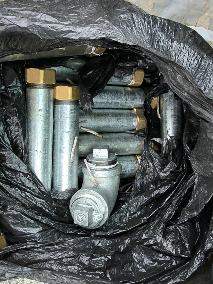 Die israelische Polizei in Judäa und Samaria hat in Bethlehem einen Terroristen festgenommen, der vor Kurzem im Rahmen des Feuerpausen-Abkommens freigelassen wurde. Heute wurde er erneut mit Sprengstoff festgenommen. 
Solche Rückfälle zeigen: Terroristen verdienen keine Freiheit.