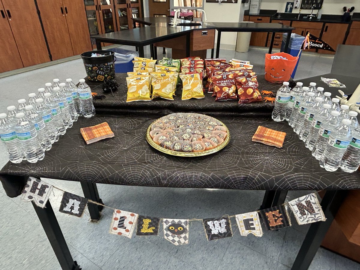 Today our Leadership students had the opportunity to serve during ExploreU Day! From welcoming guests to helping presenters, we loved being servant leaders and creating a positive, empowering environment for our classmates as they explore their future paths. <a href="/ValleyParkSD/">ValleyParkSchoolDist</a>