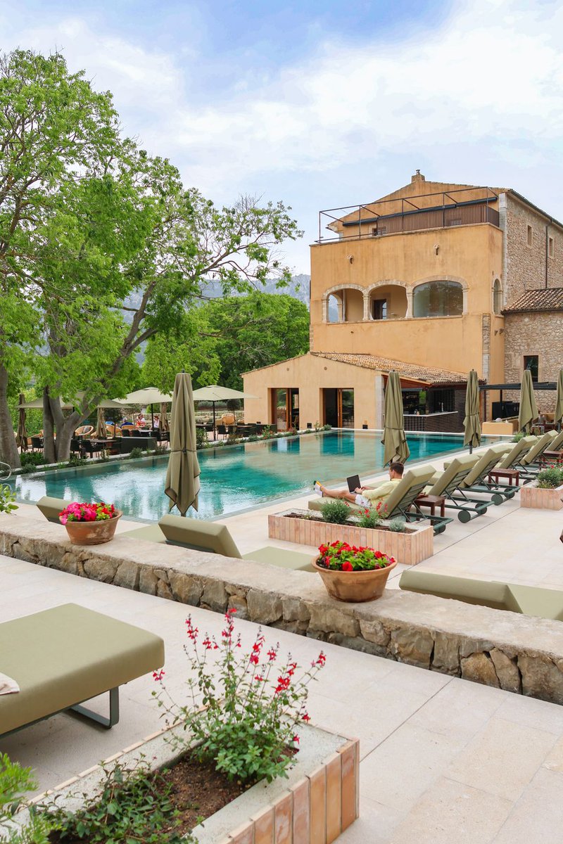 With a grand and glorious world open for exploration, the choices on where to travel are dazzling and sometimes overwhelming. After travelling to many countries over the past few years, travel journalist @Jaredincpt shares his top global destinations. buff.ly/DxkVL8e