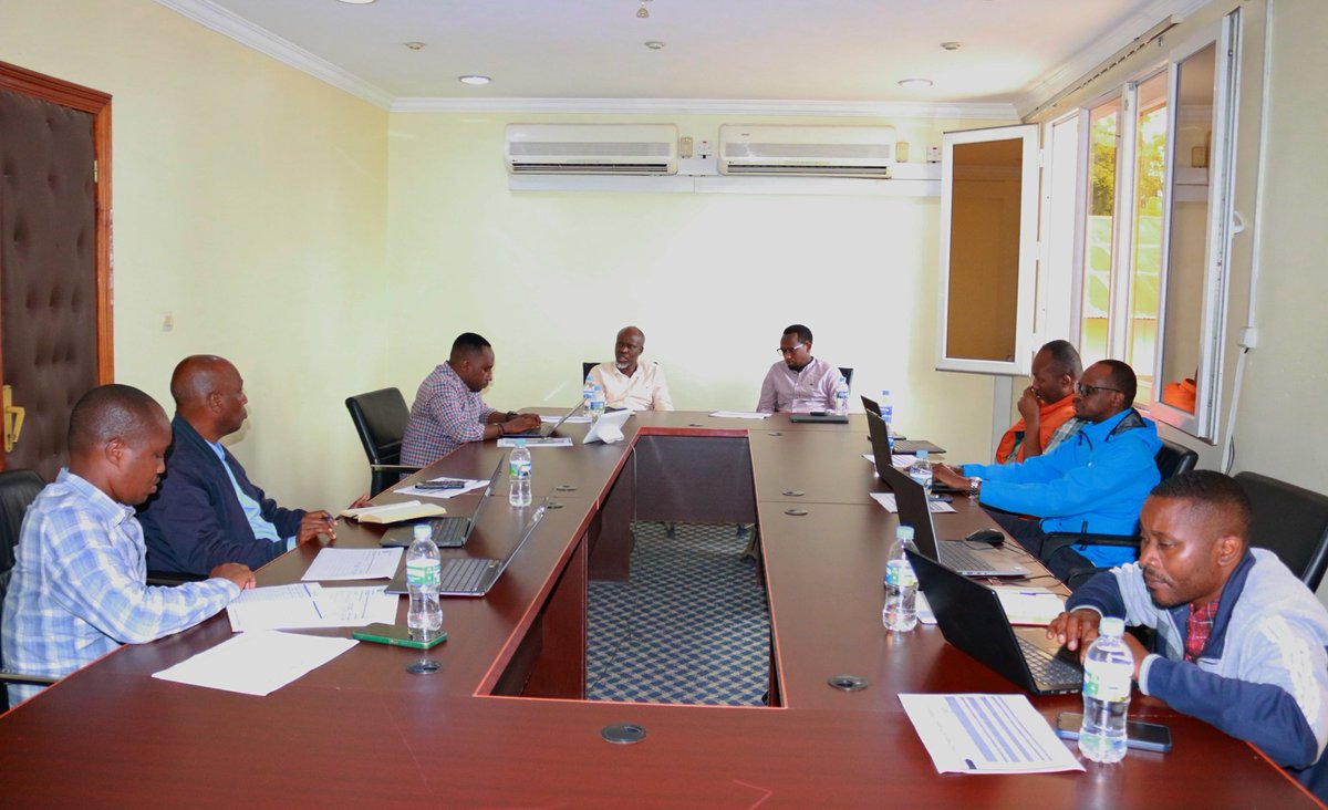 Uyu munsi, Visi Meya ushinzwe iterambere ry’ubukungu <a href="/Deonzabo2/">Deonzabo</a> yakiriye Umuyobozi Mukuru wa <a href="/RwandaWater/">Rwanda Water Resources Board | RWB</a> <a href="/EmRukundo/">Emmanuel RUKUNDO, PhD</a>, baganira ku kunoza ishyirwa mu bikorwa ry’Umushinga #VCRP.