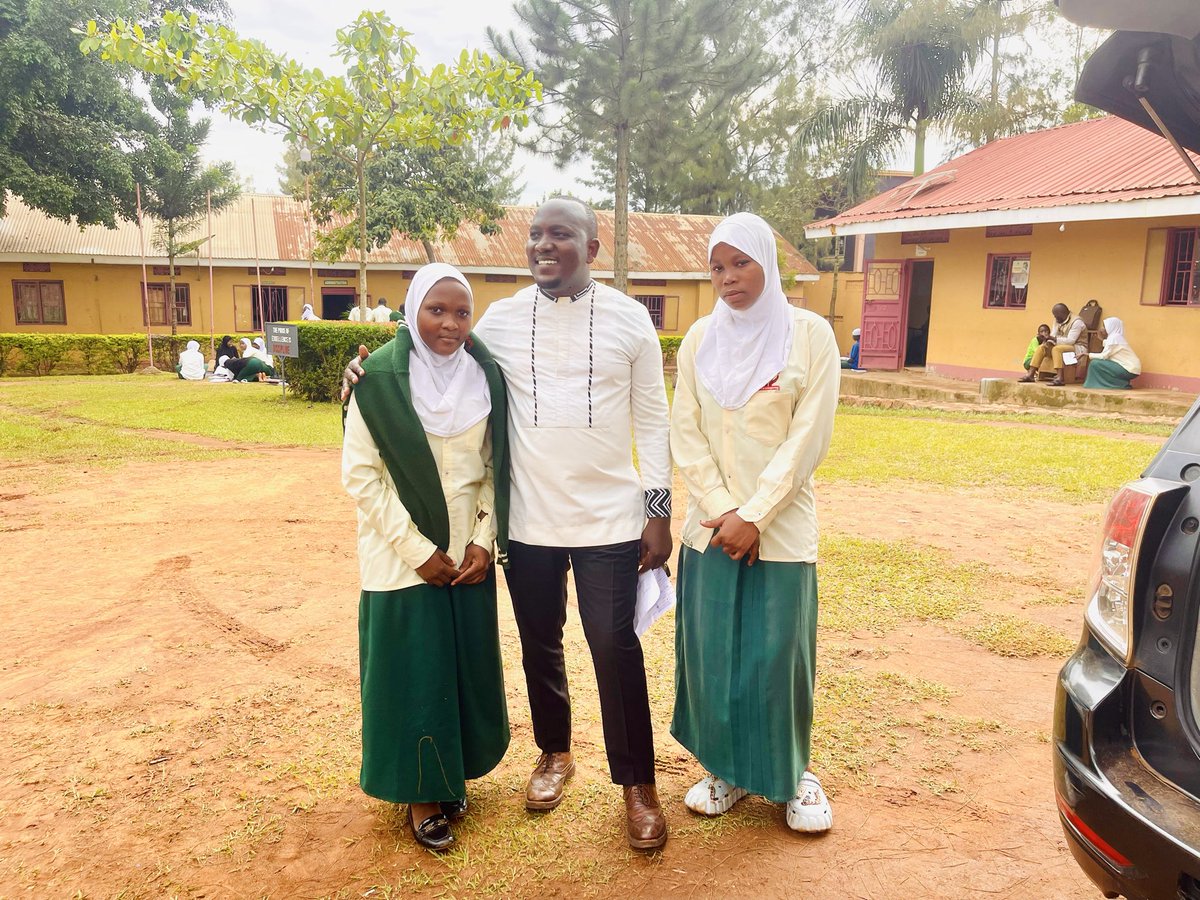 Godie_luyos's tweet photo. Also, checked on another Full Bursary beneficially of our foundation a Senior 1 student Namugwanya Swalhat. Grateful for Nibras Islamic Secondary School's partnership in empowering the underprivileged. https://t.co/ULDWWQcqo7
