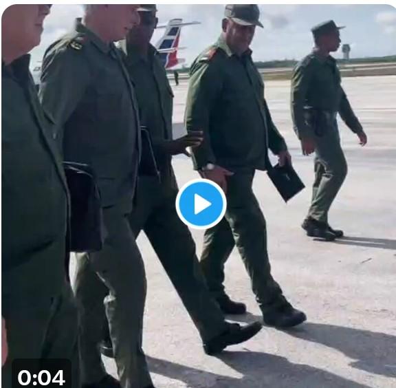 Hoy en Holguin,  acompañado por <a href="/DrRobertoMOjeda/">Dr. Roberto Morales Ojeda</a> y otros dirigentes. Ve los daños causados por Melissa, da ánimo, orienta e impulsa la inmediata recuperación. 
#YoSigoAMiPresidente 
#FuerzaCuba