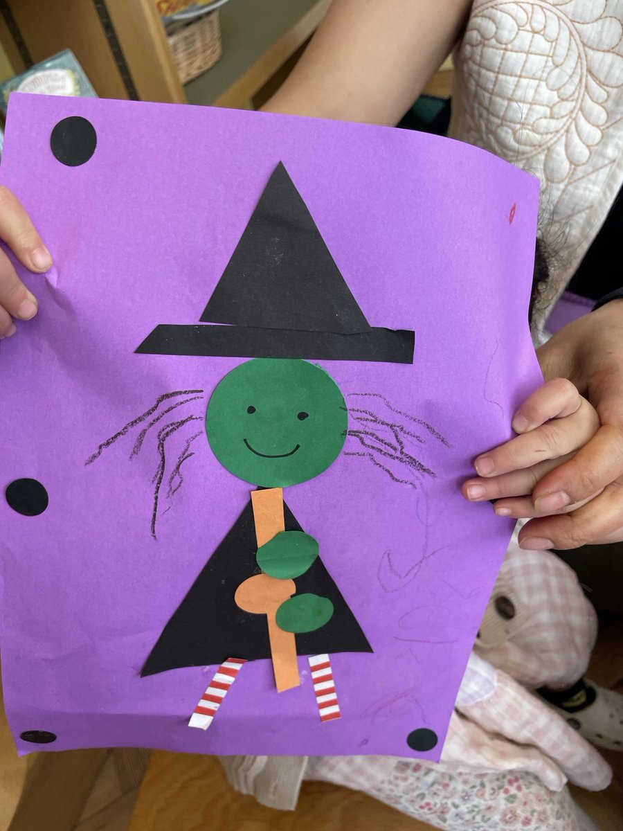 GreenwichLibs's tweet image. We enjoyed a spooky #MessyMorning at #PlumsteadLibrary today! We made lots of lovely green witches using different shapes, colours and materials 🧙 Join the fun every Thursday from 10.30-11.30am to make friends, borrow books + #GetCrafting! 📚 #LoveYourLibrary