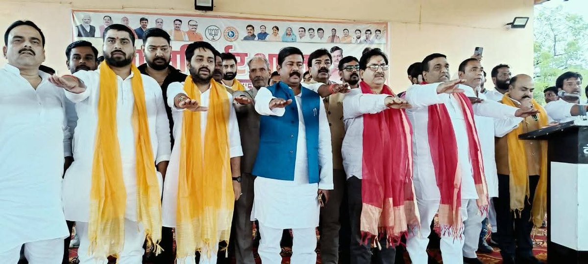 viveksinghmonu's tweet image. उन्नाव जिले में आयोजित &quot;आत्मनिर्भर भारत संकल्प अभियान&quot; के अन्तर्गत &quot;युवा सम्मेलन&quot; को विशिष्ट अतिथि के रूप में संबोधित किया। मुख्य अतिथि के रूप में भाजपा प्रदेश उपाध्यक्ष श्री देवेश कोरी जी,जिला अध्यक्ष श्री अनुराग जी व समस्त युवा मोर्चा के पदाधिकारीगण उपस्थित रहे।