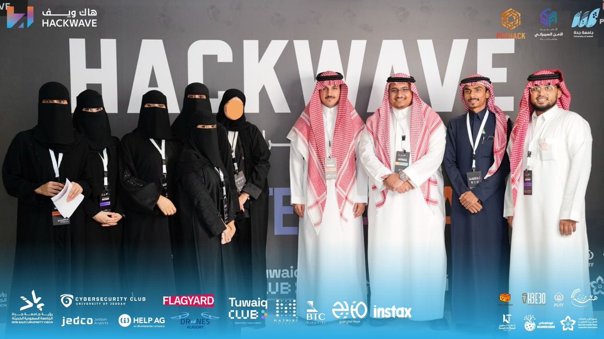 Pre_Hack1's tweet image. النجاح يُبنى بسواعد الأبطال 

بكل فخرٍ واعتزاز، احتفينا يوم الأحد بفريق عمل #PreHack 🧡 
الفريق الذي قاد #HackWave25 من الطموح إلى الواقع، وجعل من الفكرة إنجازًا يُحتذى به في أكبر حدثٍ تقني على مستوى المنطقة. نفتخر بتكريم هذا الفريق تقديرًا لجهوده المخلصة في صُنع هذا الحدث، ودوره…