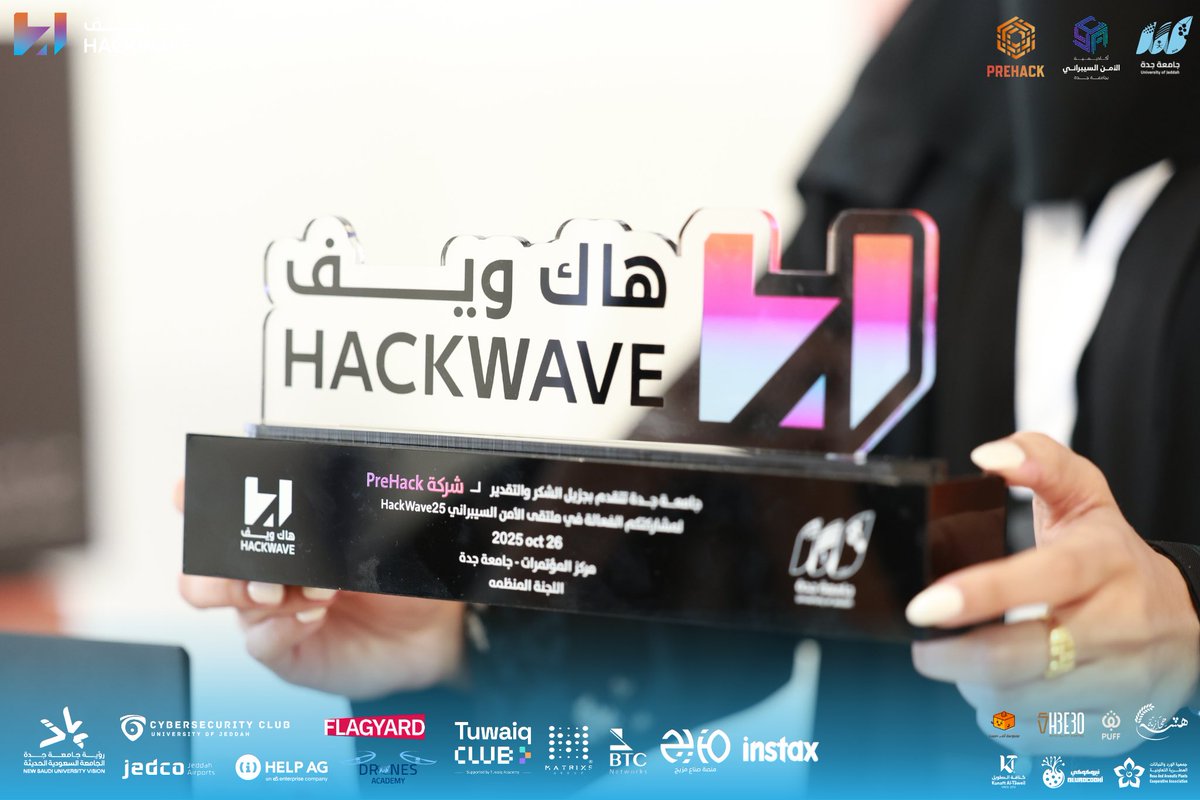Pre_Hack1's tweet image. النجاح يُبنى بسواعد الأبطال 

بكل فخرٍ واعتزاز، احتفينا يوم الأحد بفريق عمل #PreHack 🧡 
الفريق الذي قاد #HackWave25 من الطموح إلى الواقع، وجعل من الفكرة إنجازًا يُحتذى به في أكبر حدثٍ تقني على مستوى المنطقة. نفتخر بتكريم هذا الفريق تقديرًا لجهوده المخلصة في صُنع هذا الحدث، ودوره…