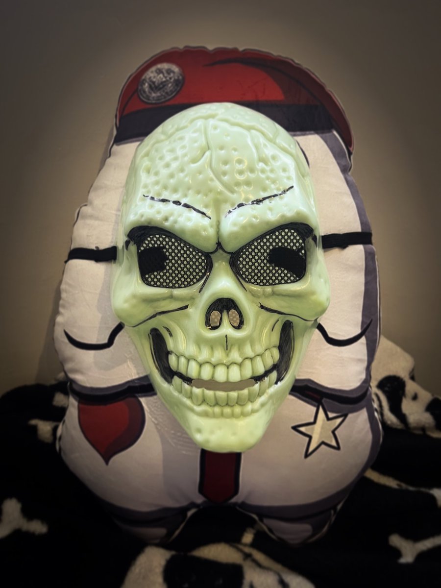 AshleighHaddad's tweet photo. Nigou hopes his Halloween mask isn’t too scary, he just really wants to try this intriguing human exercise called “trick or treating” if he can figure out how to reach your doorbell…
#hundred_line #nigou #va https://t.co/zzmPlE0eDK