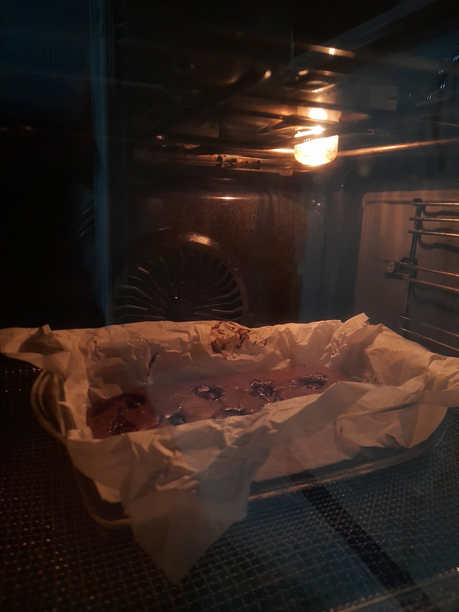 Bacılarıma browni yaptım hepsi de çok beğendi. Sevdiğim insanlara tatlı yapmaya bayılıyorum, my love language.💖