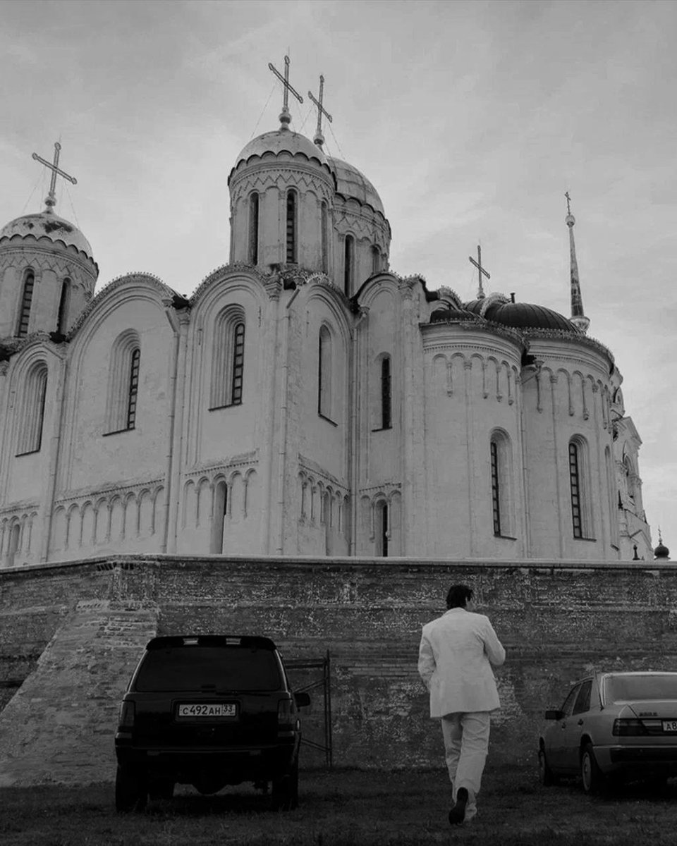 и улыбаться
через скрип зубов.