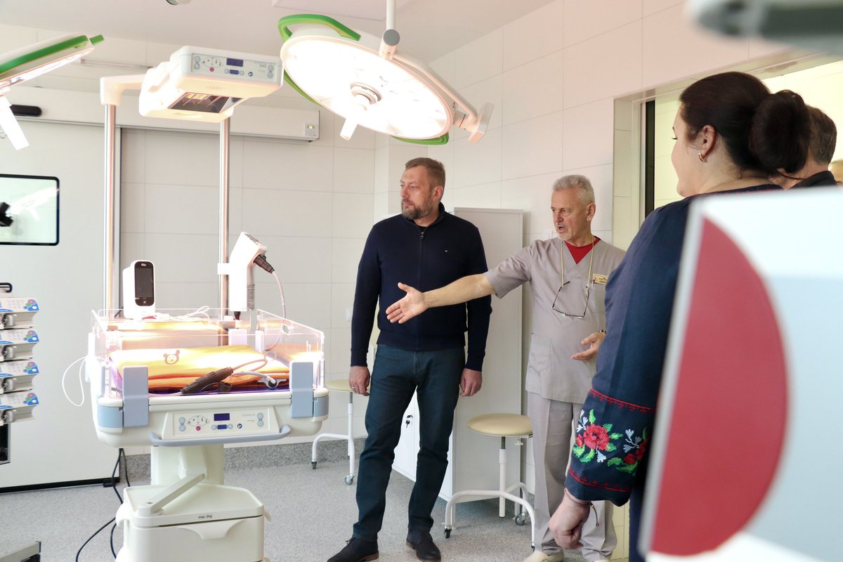 V_Chaus's tweet image. У Чернігівській обласній дитячій лікарні запрацював операційний блок для новонароджених. 

Цей проєкт вдалося реалізувати за кошти  держбюджету Латвії. Втілював його латвійський фонд «Підприємці за мир». Оперблок повністю оснащений усім необхідним.