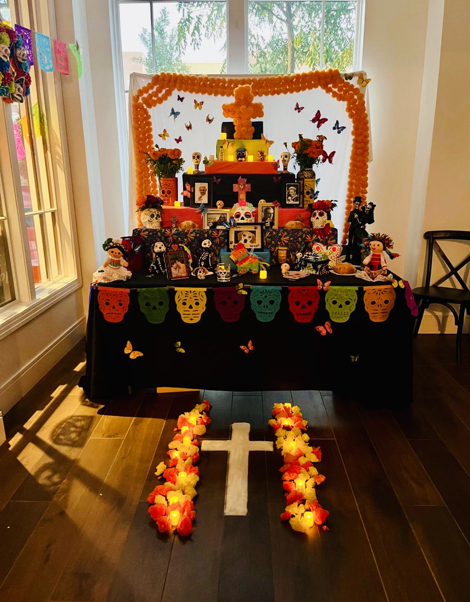 ConsulmexINI's tweet image. @ConsulmexINI en colaboración con el Museo de Historia de Carmel Clay y Mejorando Juntos Indiana, le invita a la celebración del “Día de Muertos”. Habrá manualidades, música, #catrinas y más.

📍Carmel Clay History Museum (211 1st St. SW, Carmel, IN.)
📅1 de nov.
🕑01 a 04 p.m.
