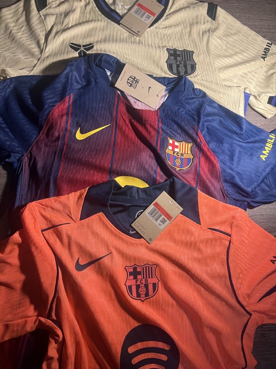 يابرشلونين اقدم لكم سحب على تيشيرت برشلونة 
الفايز يختار وش يبغى التشيرت الاول ولا الثاني ولا الثالث 

الشروط بسيطة : 

- ⁠متابعة -<a href="/Alkunfj/">AlKÜN | الكون</a>- -<a href="/58tlll/">نايف</a>-
- ⁠رتويت للتغريدة 

السحب موثق بعد يومين من الرتويت