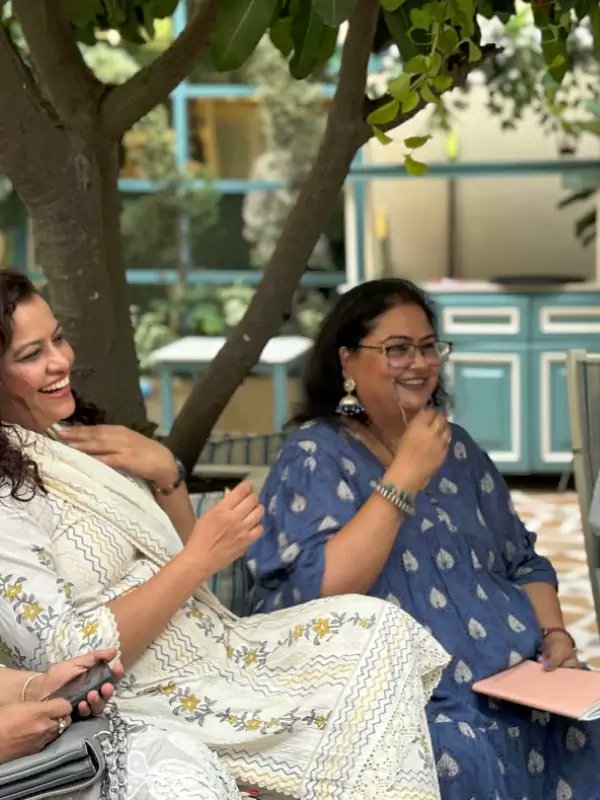 Siyahi_Blog's tweet image. “Barish: In the Language of Rain”
📍 Krsko Café &amp;amp; Clothing, Amritsar
📅 August 18, 2025
On a monsoon evening at Krsko Café, poets, storytellers, and dreamers gathered — their voices carrying the scent of rain and the pulse of renewal.

#Barish #SiyahiEvents #PoetryInRain 🌧️