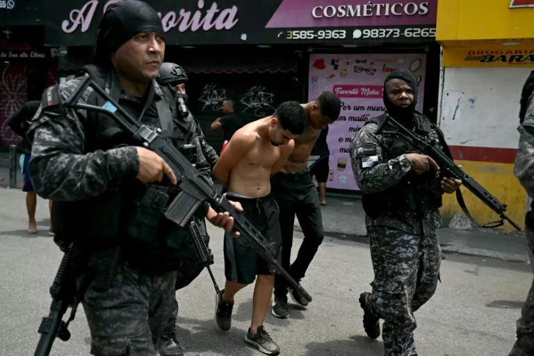 CerfiaFR's tweet image. 🇧🇷 FLASH | Le bilan du raid mené dans deux favelas de Rio s'élève à plus de 132 TUÉS dont 4 policiers. C'est l'opération la plus MEURTRIÈRE de l'histoire de la ville. (AFP)
