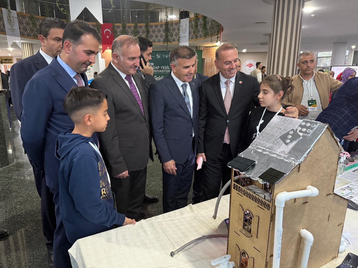 Yeşil Dönüşüm, Genç Fikirlerle Hayat Buluyor

Üreten, düşünen, teknolojiyi sürdürülebilir yarınlar için kullanan, fikirleriyle geleceğe yön veren GAP Yeşil İnovasyon gençlerinin ortaya koyduğu projeler, bölgenin yenilikçilik kapasitesini ve sürdürülebilir kalkınma vizyonunu