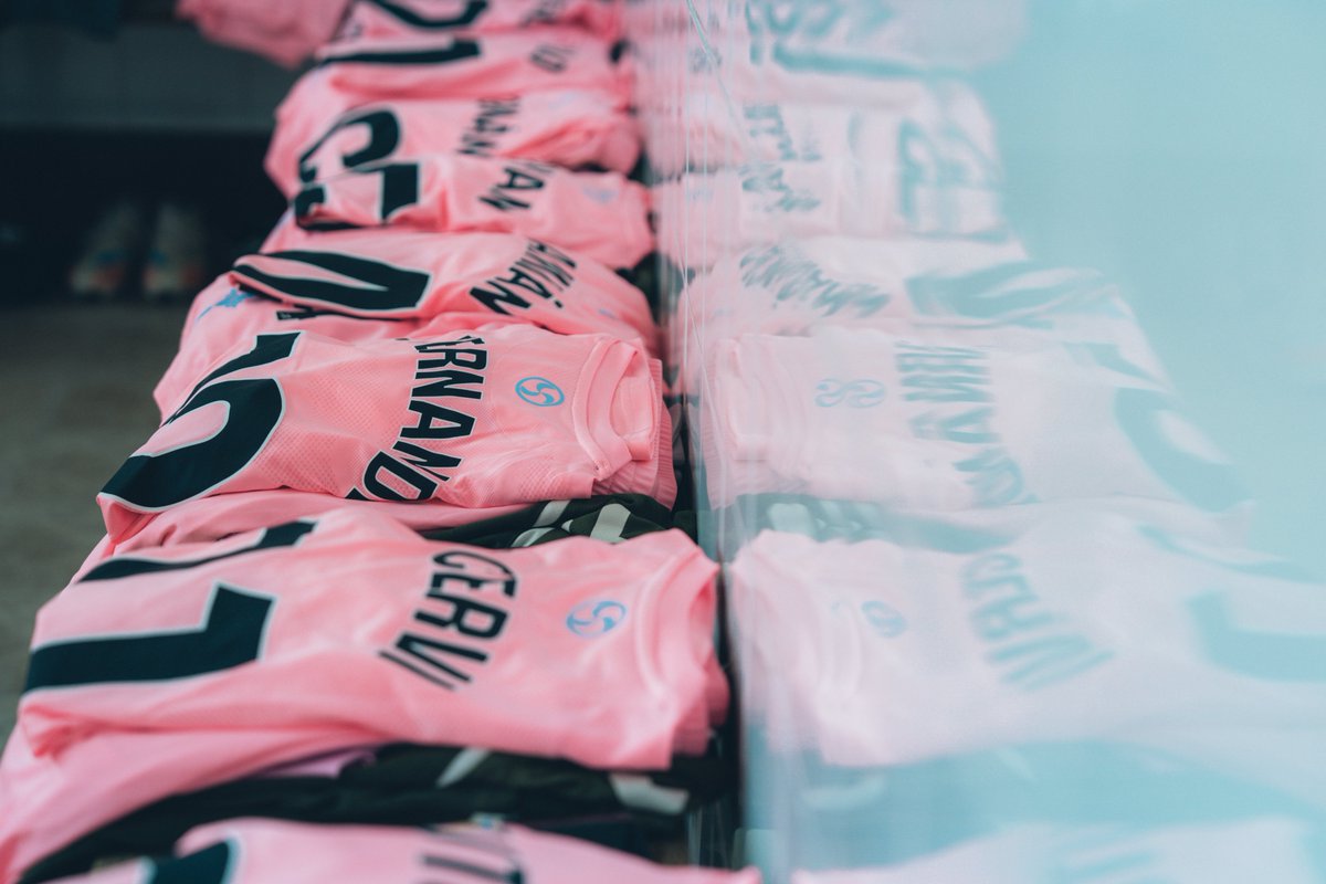 Día de estreno para algunos jugadores -casi con total seguridad- y día de estreno de la tercera equipación 🩷