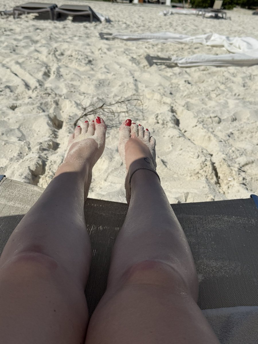 Disney_Alli's tweet image. I think I forgot to set my out of office reply… oh well! #cruising #vacationmode #toesinthesand