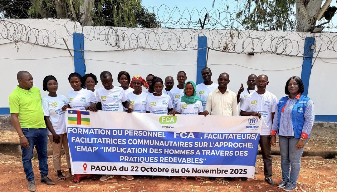 UNHCR_CAR's tweet image. 📍Betoko— Lim Pendé
Lancement du programme #EMAP à Paoua 🇨🇫 !

Cette approche novatrice engage les hommes dans la prévention des violences faites aux femmes et aux filles, à travers des pratiques participatives et redevables, inspirées par les voix des femmes.