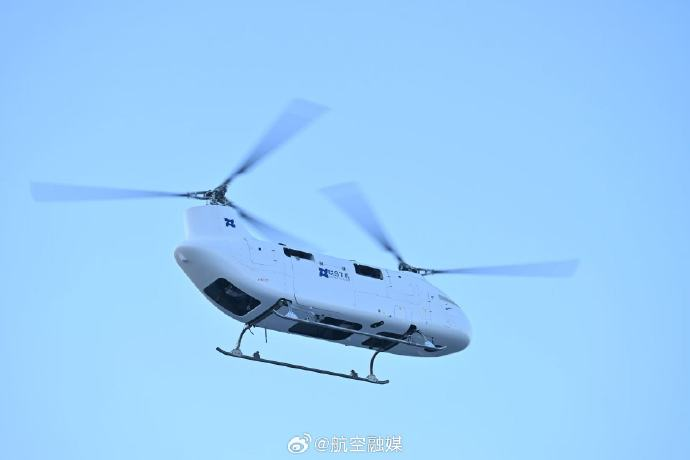nuwangzi's tweet image. #UAG 

On Oct 30, the Platinum Shadow T1400 - a tandem unmanned helicopter by United Aircraft Group completed its maiden flight in Harbin.

With a 1,400 kg MTOW, 8h endurance, 6500m ceiling, and 180 km/h max speed, it marks a major leap for ton-class UAVs in China.