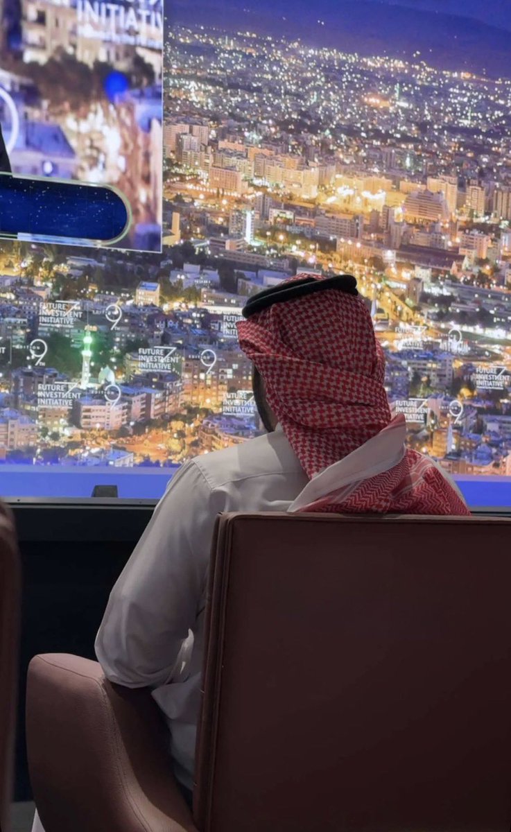 577_ah's tweet photo. ما وراء #مبادرة_مستقبل_الاستثمار  ؟
المبادرة ما كانت عن المال فقط، كانت عن الإنسان عنك وعنّي وعن أولادنا و الغد اللي تبنيه السعودية بخطة واضحة وطموحة. 

ماهو الجديد فيها هذا العام ؟ 🔥
أُعلن عن رؤية الصندوق لما بعد 2025 وتحوله لمؤسسة مالية عالمية،
مع تركيز على الذكاء الاصطناعي، والتعليم، والطاقة، والاستدامة كمحركات لمستقبل الاقتصاد

وش تعني لنا كمواطنين ؟ 🇸🇦👇
١- أمان مالي واستقرار وطني ؛
الصناديق السيادية الضخمة تحمي البلد من تقلبات العالم  أمان مالي طويل الأمد واستقرار في الأسعار والوظائف .
٢- فرص عمل جديدة ؛
تحولنا من اقتصاد يوظف إلى اقتصاد يبتكر الوظائف و فرص في التقنية و الطاقة المتجددة و السياحة، والصناعة .
٣- تعليم حديث يواكب المستقبل ؛
المنتدى أكد أن المهارة أهم من الشهادة،
وأن الاتجاه نحو تعليم يخرّج جيل رقمي مبتكر جاهز لوظائف الغد .
٤- تحسين جودة الحياة ؛ 
الاستثمارات تُترجم إلى مدن ذكية وخدمات أفضل
وكل مشروع اقتصادي يعني بيئة عمل وسكن وحياة أجمل للعائلة .
٥- ثقة العالم في السعودية ؛
ارتفاع الاستثمارات الأجنبية بنسبة 24% واستعداد المملكة لاستضافة إكسبو 2030 وكأس العالم 2034، هذه الثقة تعني أن العالم يرى السعودية كقوة اقتصادية مستقرة وآمنة .

وأخيرًا ، هذه نصيحتي أقدمها من تجربة بسيطة ومن قلبٍ صادق 👇

استثمر في نفسك قبل أن تستثمر في أي شيء.
وهيّئ أبناءك للمستقبل بالتركيز على قيمة الاحترام، والانضباط، وإدارة الوقت و تعلّم لغة التقنية وفن التواصل وفهم التغيّر من حولك ، فالمهارة اليوم هي رأس المال الجديد، والقيم هي العملة التي لا تفقد قيمتها أبدًا 👍🇸🇦

#FII9