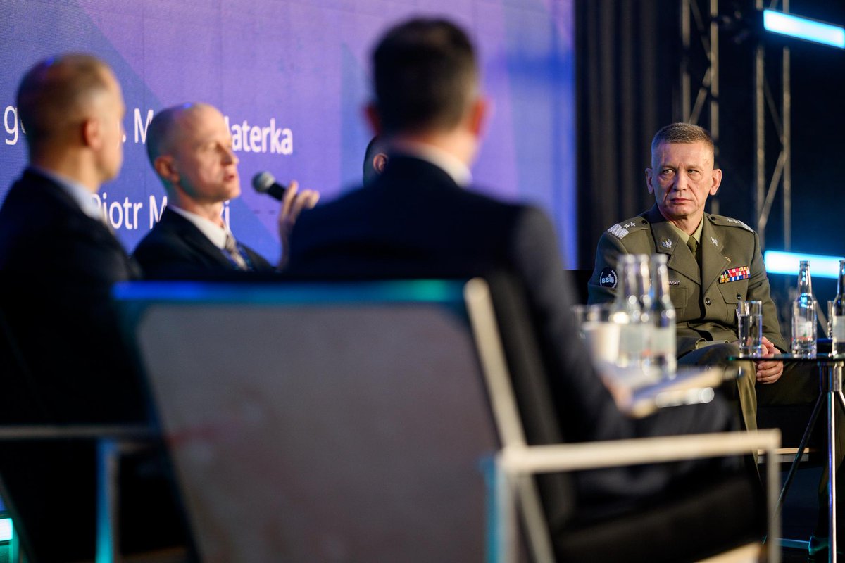 Zastępca Szefa BBN gen. bryg. rez. Andrzej Kowalski oraz Dyrektor Departamentu Zwierzchnictwa nad Siłami Zbrojnymi i Służb Mundurowych gen. dyw. <a href="/Rzeczkowski_A/">Adam Rzeczkowski</a> podczas <a href="/ForumKrynica/">KRYNICA FORUM</a> 2025 debatowali na temat Strategii Bezpieczeństwa Narodowego:

➡️Gen. bryg. rez. Andrzej Kowalski: